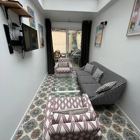 La Petite Place De La Porte D'arras